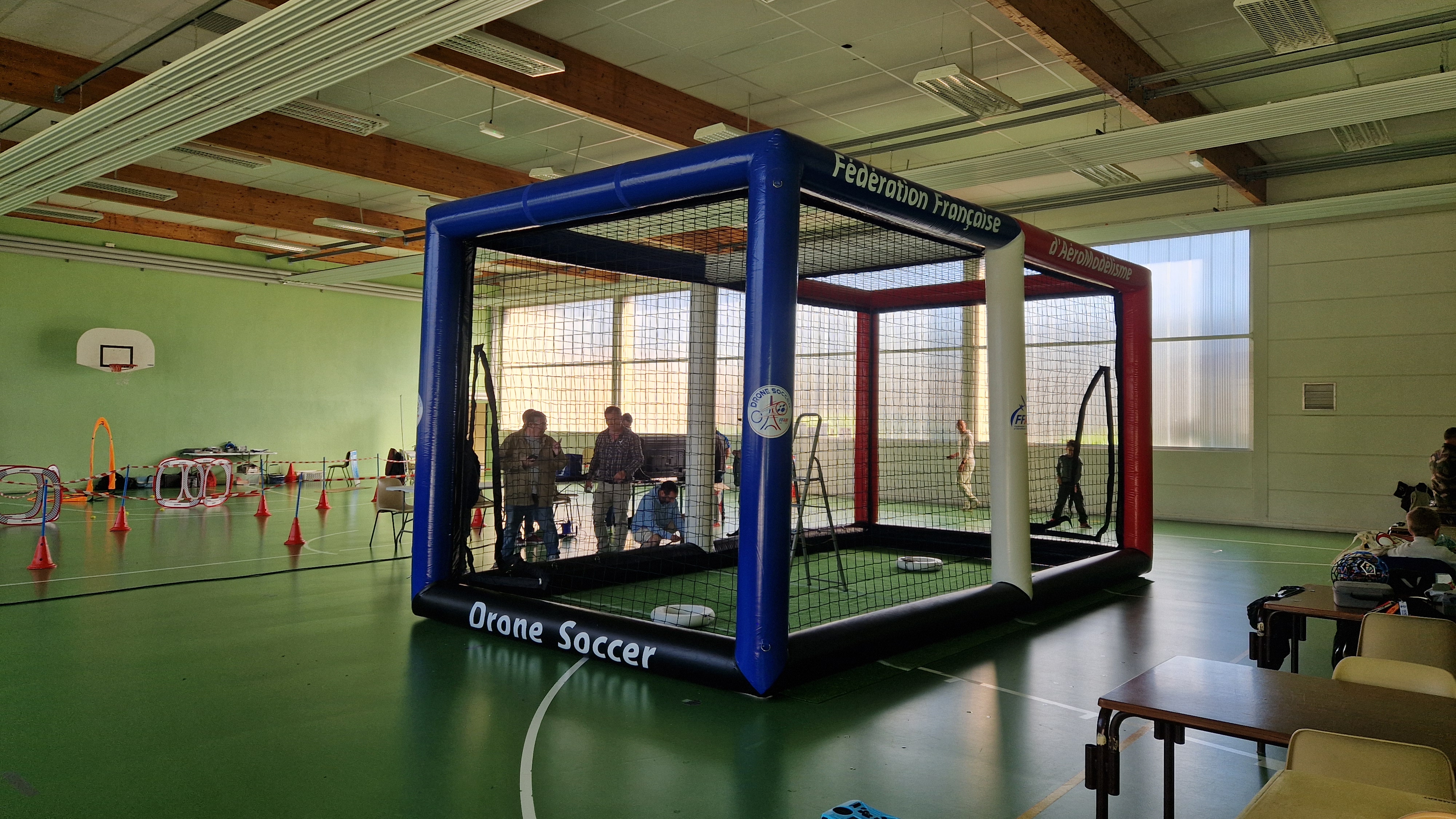 Installation de l'arène Drone Soccer FFAM au tournoi F9A-A à La Membrolle-sur-Choisille